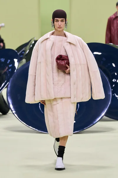 Look 13